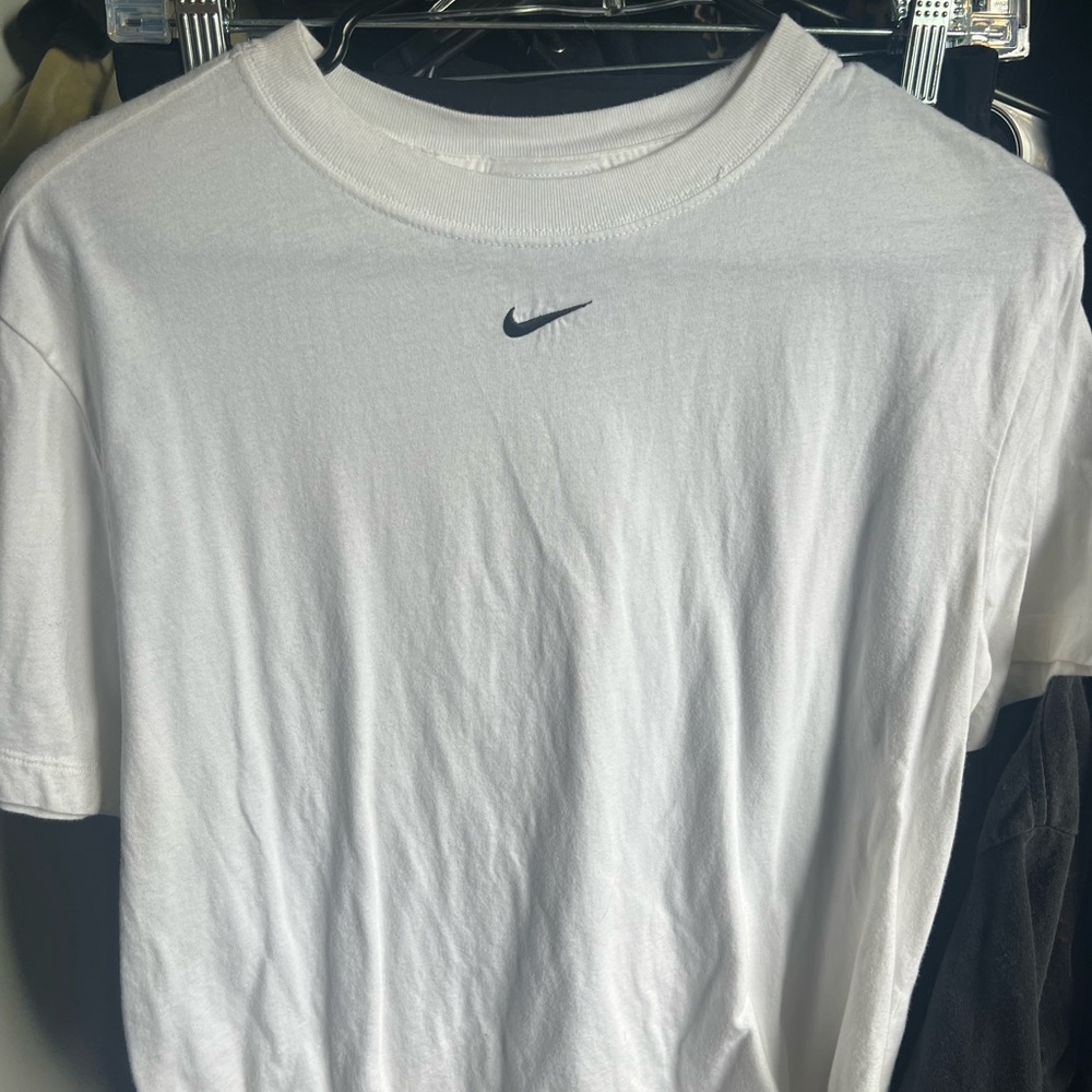 Center swoosh nike t shirt